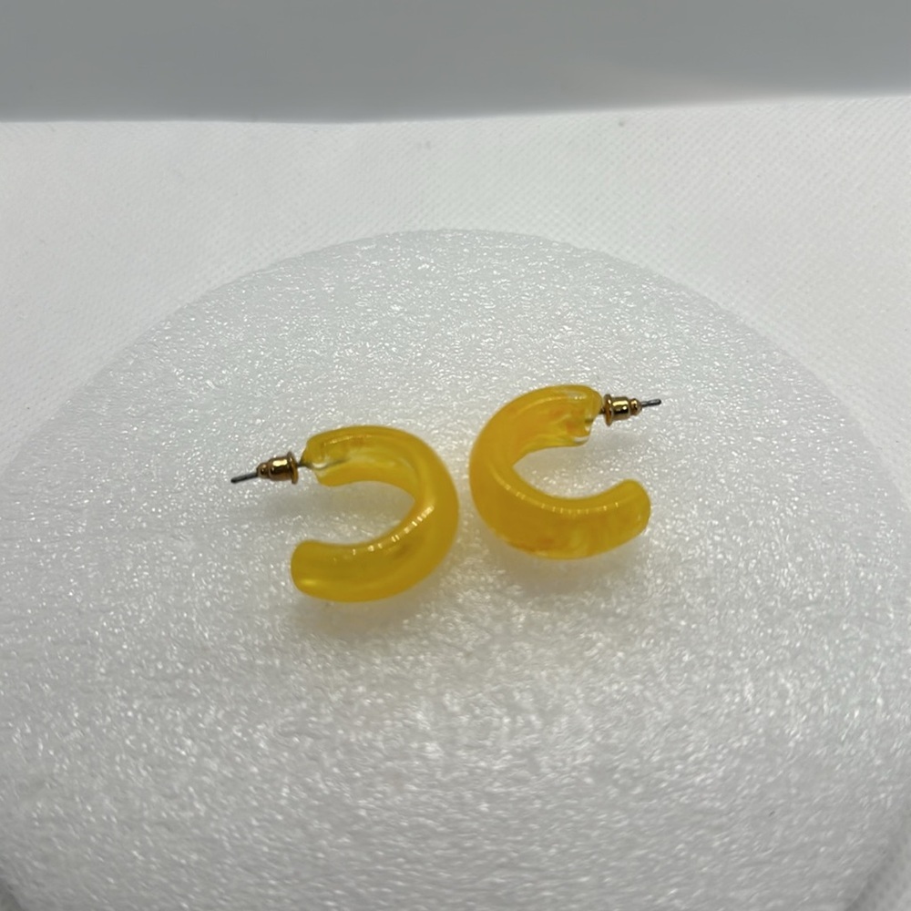 Retro Chic Translucent Yellow Hoop - Picture 14 of 15